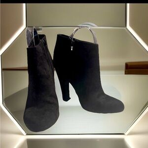 Call It Spring Lovelarwen Ankle Bootie Black Nubuck Ladies cocktail boots 7.5